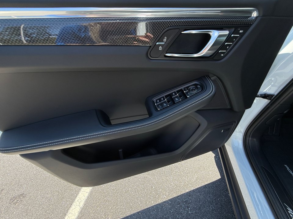 Certified 2026 Porsche Macan Turbo AWD/4WD image 21