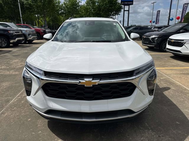 New 2026 Chevrolet Trax LT w/ LT Convenience Package FWD image 2