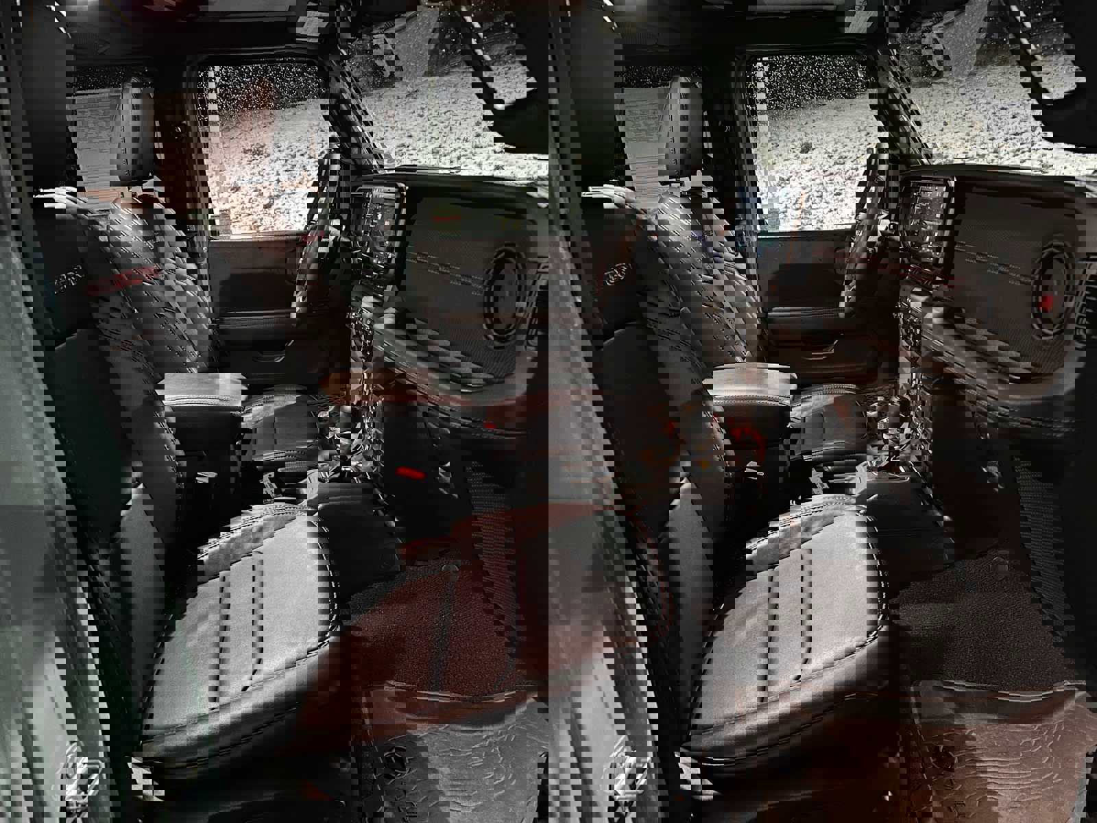 Used 2024 Jeep Wrangler Unlimited Rubicon w/ Capability Package image 10