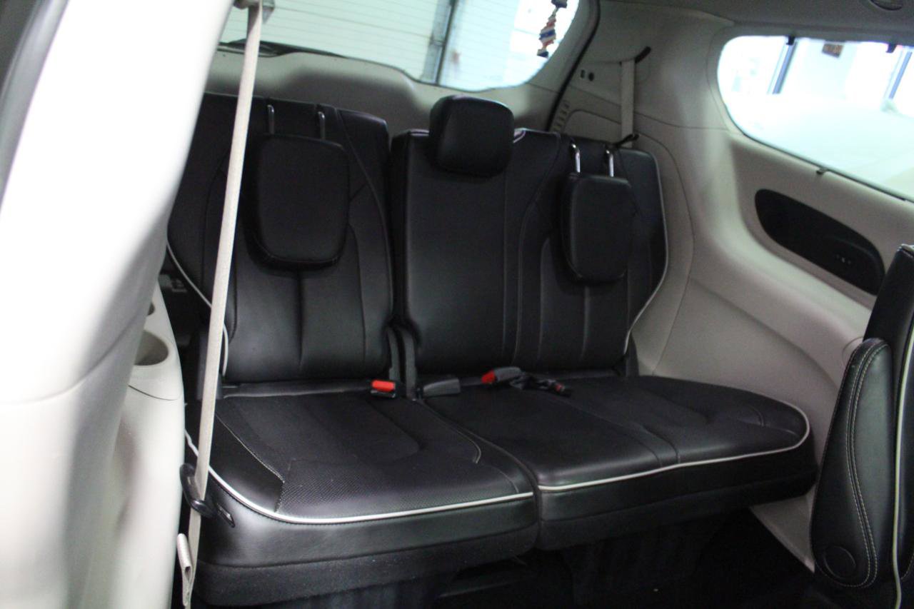 Used 2022 Chrysler Pacifica Limited image 30