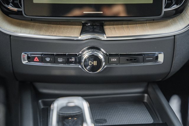 New 2026 Volvo XC60 T8 Plus w/ Protection Package Premier image 22