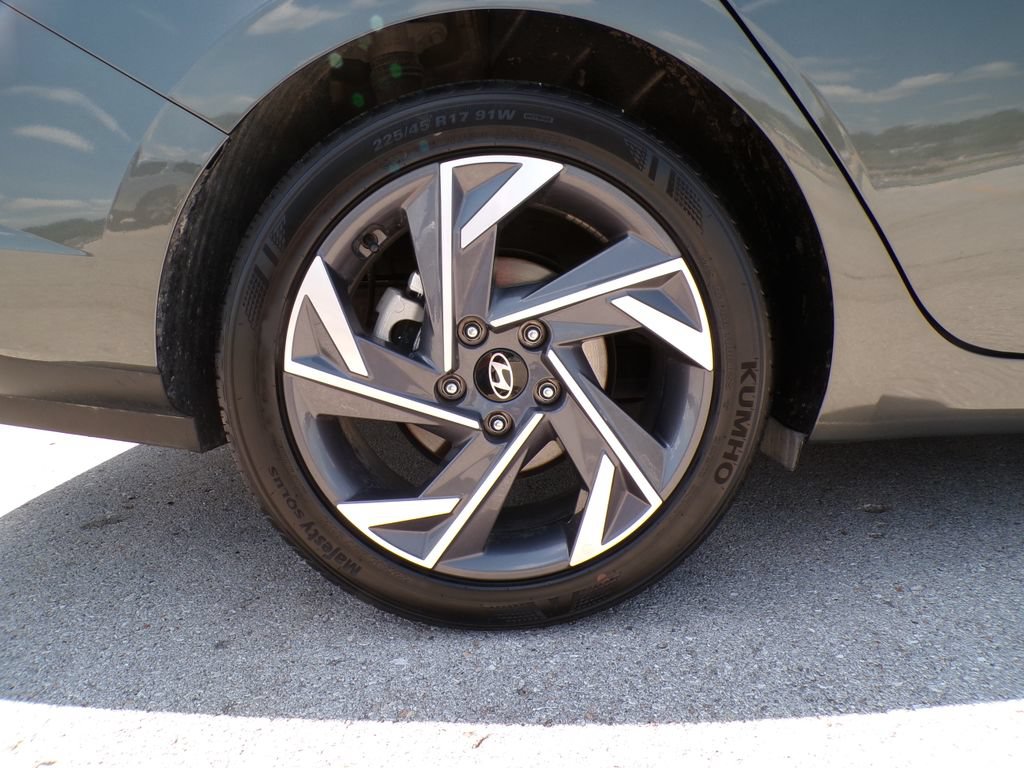 Used 2025 Hyundai Elantra Sport FWD image 20