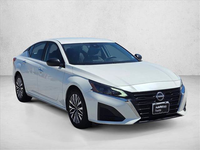Used 2024 Nissan Altima 2.5 SV FWD image 3