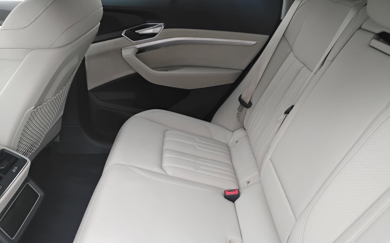 Used 2021 Audi e-tron Prestige w/ Prestige Package image 21