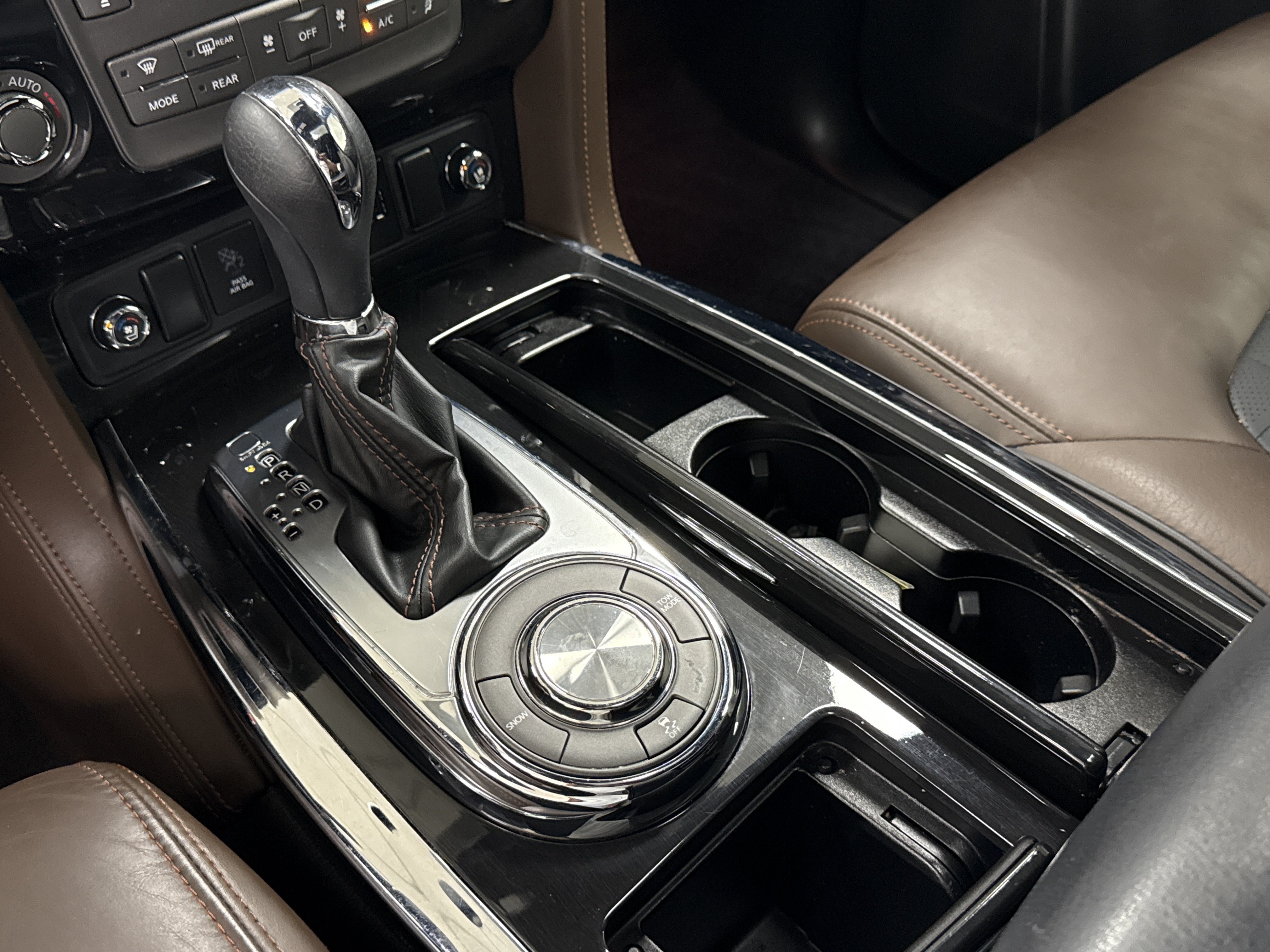 Used 2020 Nissan Armada Platinum w/ Platinum Reserve Package RWD image 22