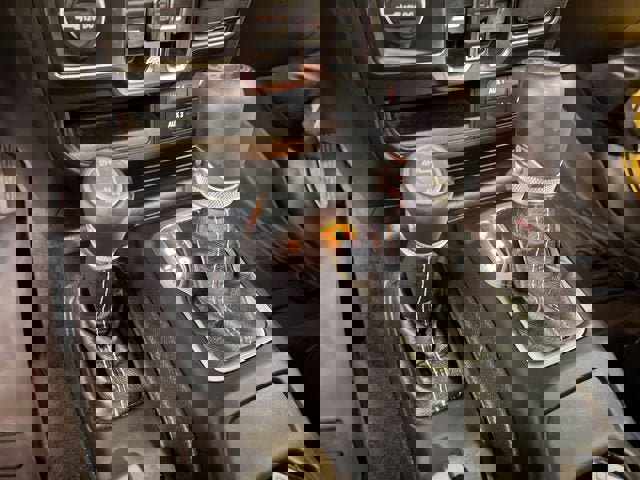 Used 2019 Jeep Wrangler Unlimited Sahara image 16