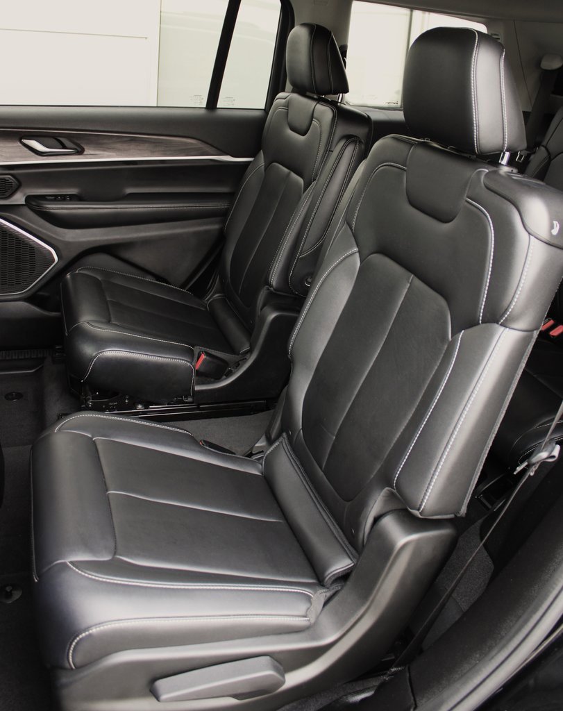 Used 2022 Jeep Grand Cherokee L Limited image 27