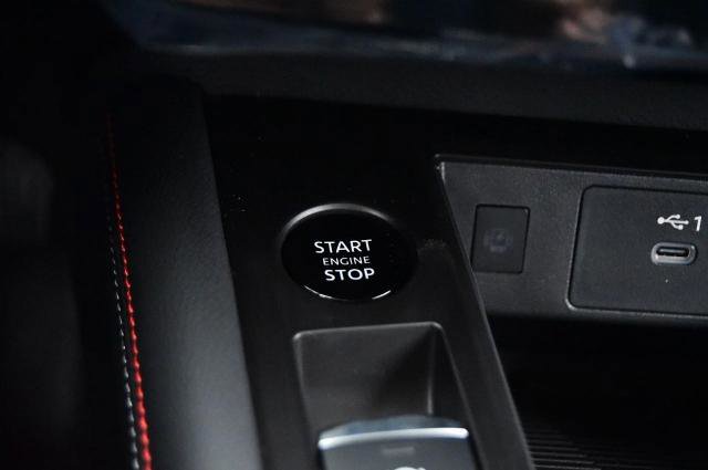 New 2025 Nissan Kicks SR image 20