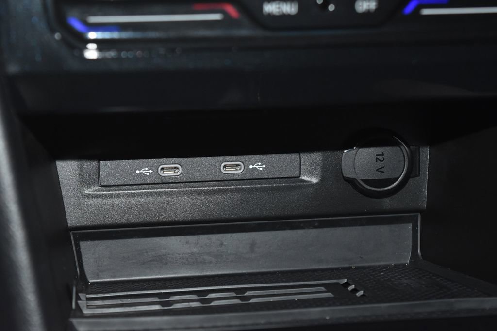 Certified 2025 Volkswagen Taos SE w/ Panoramic Sunroof Package image 12