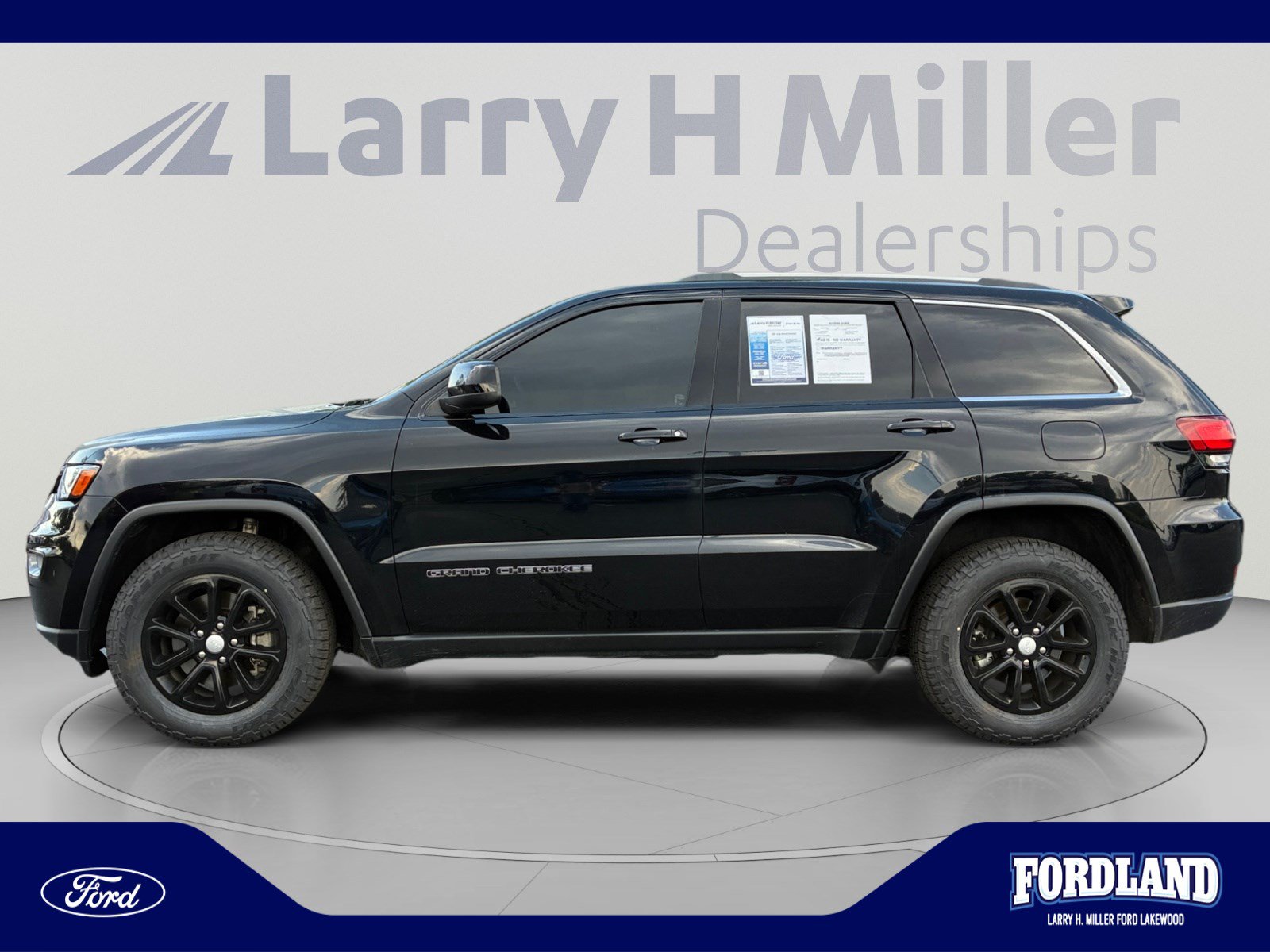 Used 2021 Jeep Grand Cherokee Laredo AWD/4WD image 2