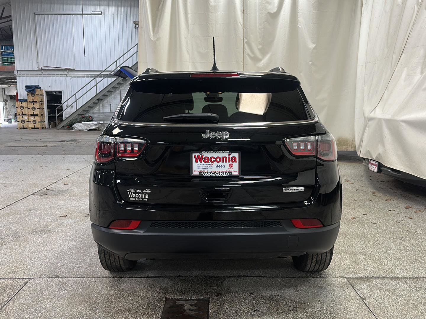 Used 2023 Jeep Compass Latitude w/ Convenience Group AWD/4WD image 4