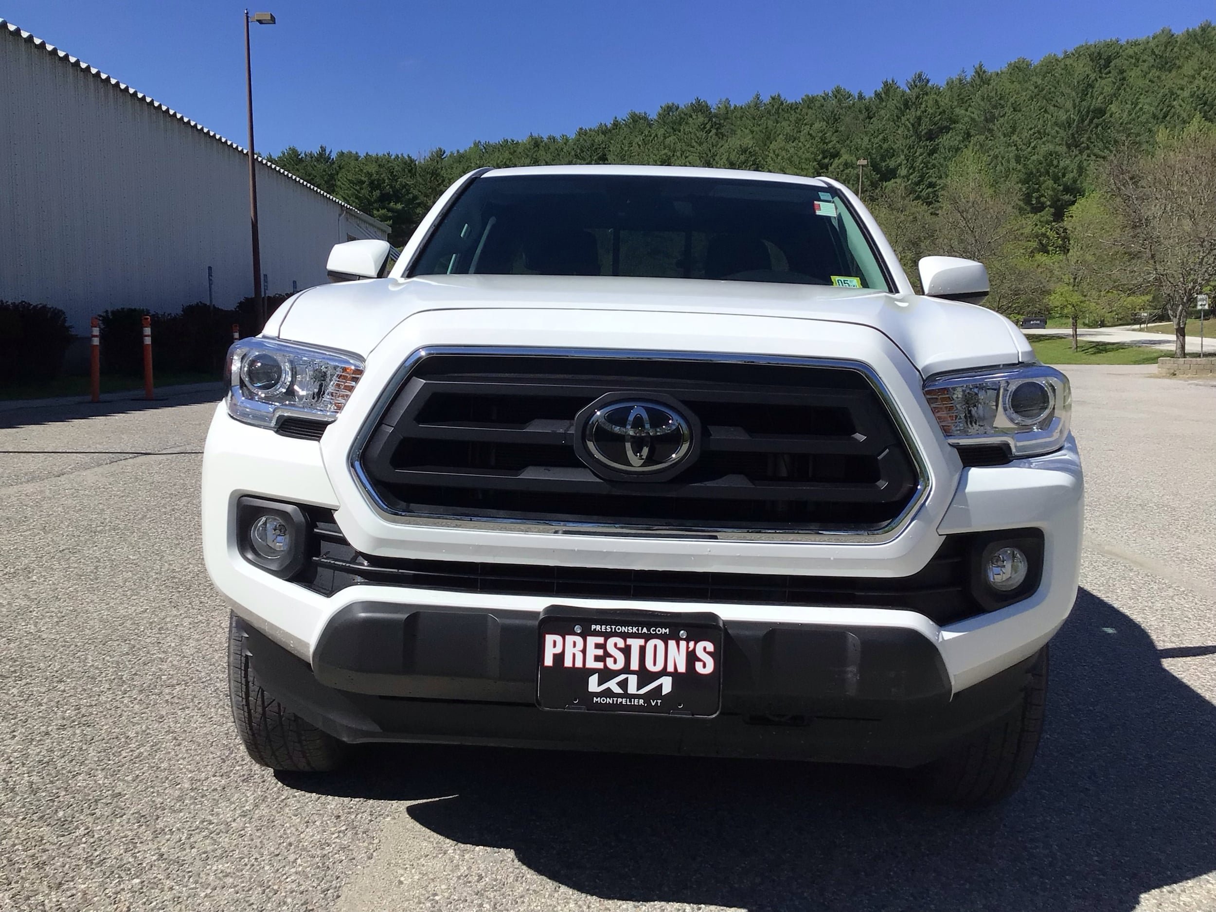 Used 2023 Toyota Tacoma SR5 RWD image 2