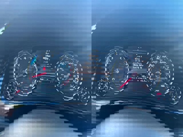 Used 2013 Volkswagen Touareg Sport image 16