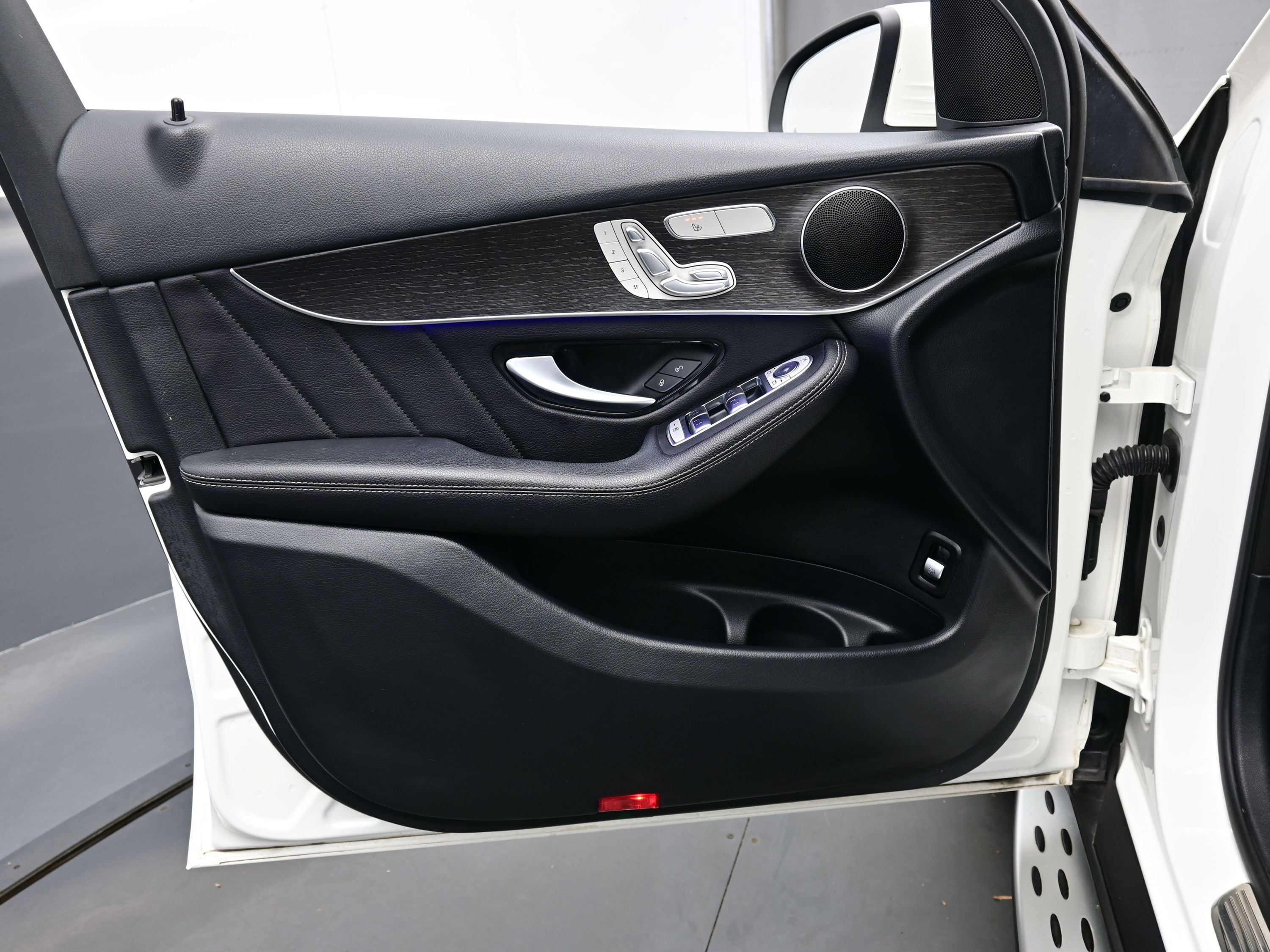 Used 2022 Mercedes-Benz GLC 300 4MATIC image 10