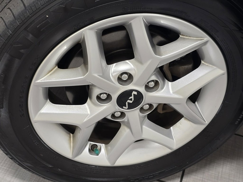 Used 2023 Kia Soul LX w/ LX Technology Package image 7