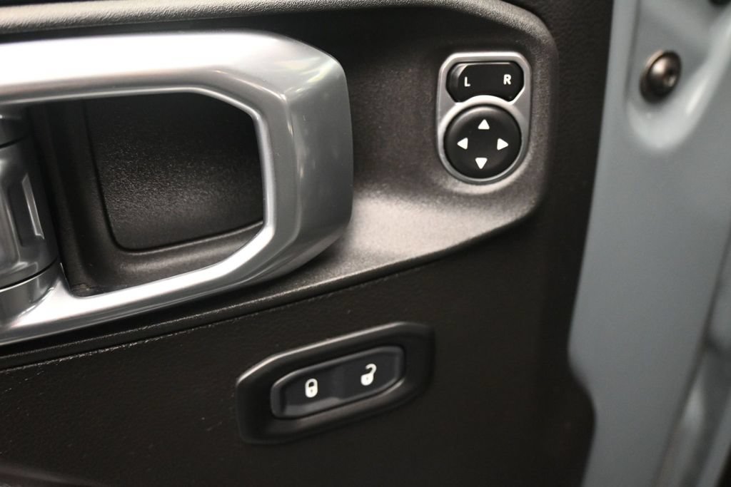 Used 2024 Jeep Wrangler Unlimited AWD/4WD image 12