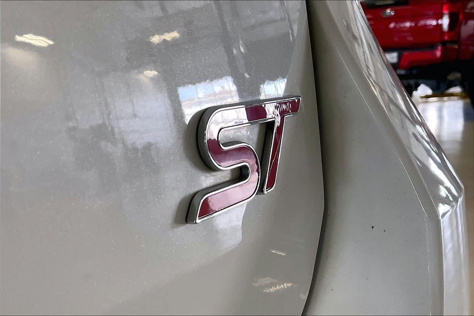 Used 2025 Ford Explorer ST AWD/4WD image 9