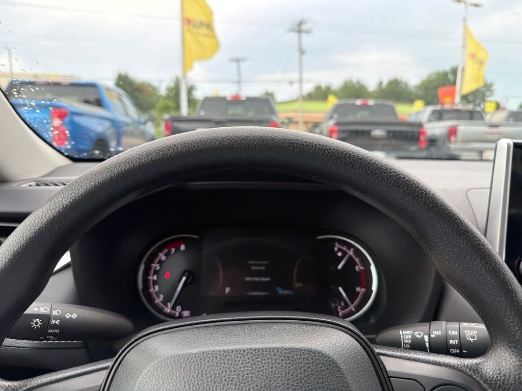 Used 2025 Toyota RAV4 XLE FWD image 21