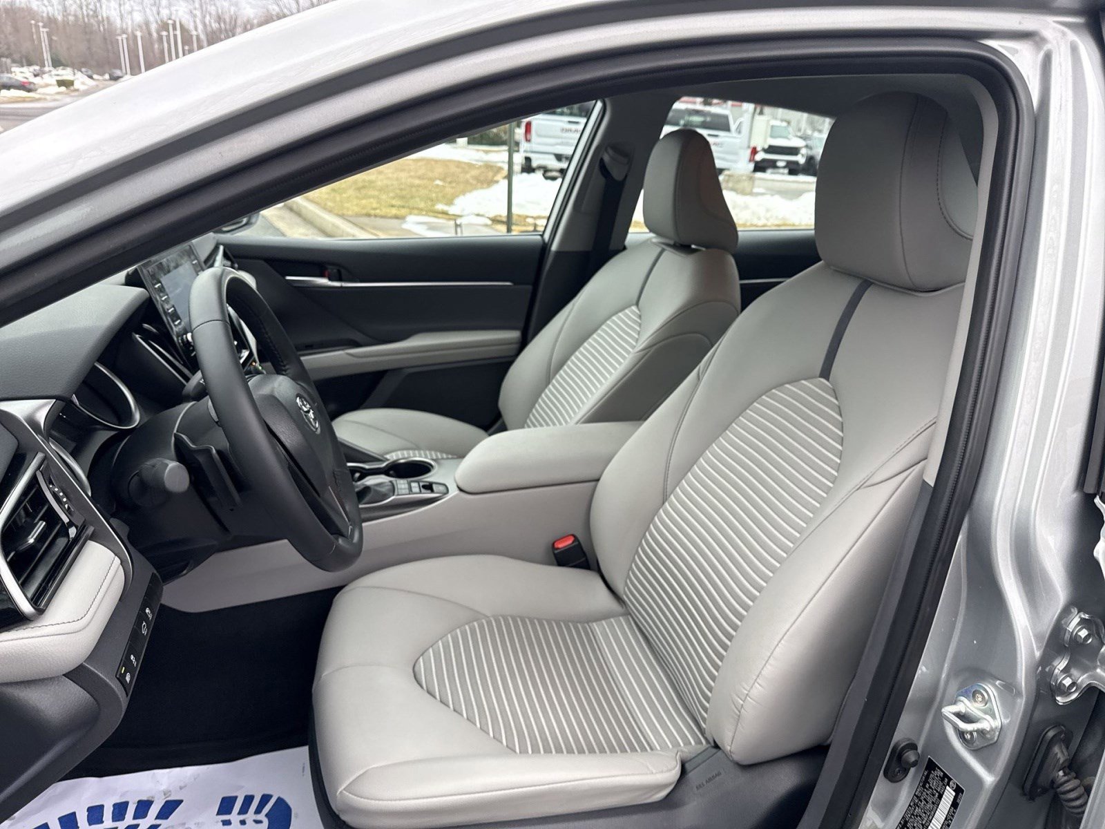 Used 2024 Toyota Camry SE image 12