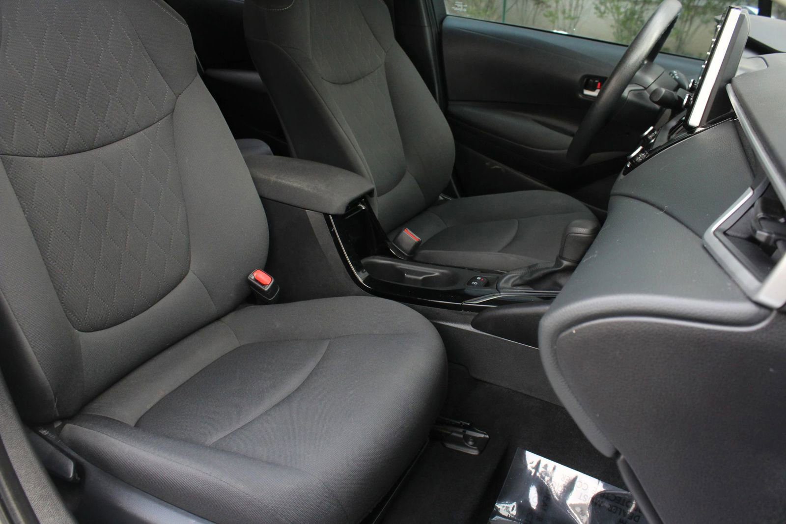 Used 2021 Toyota Corolla LE image 25