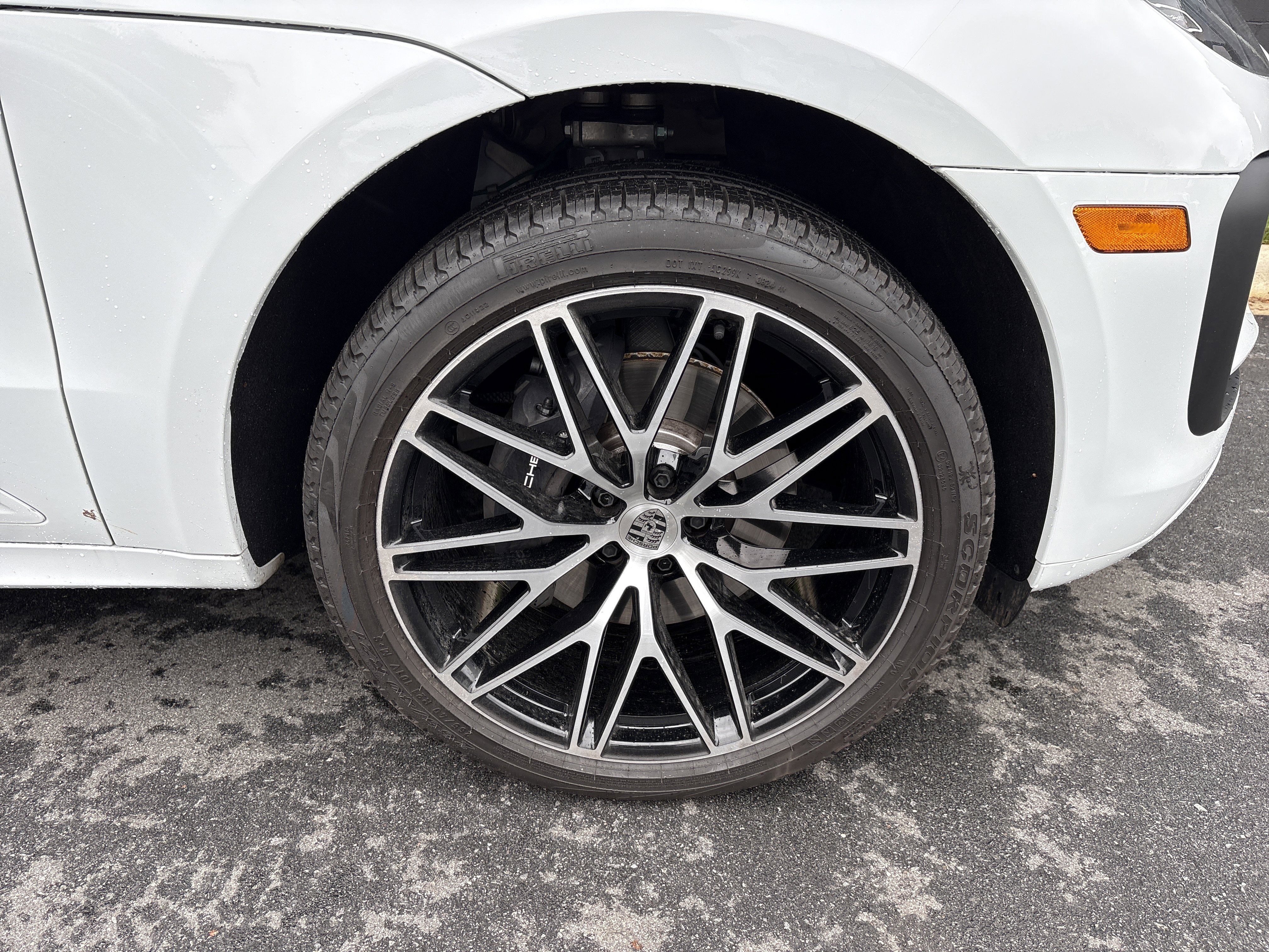 Certified 2025 Porsche Macan image 11