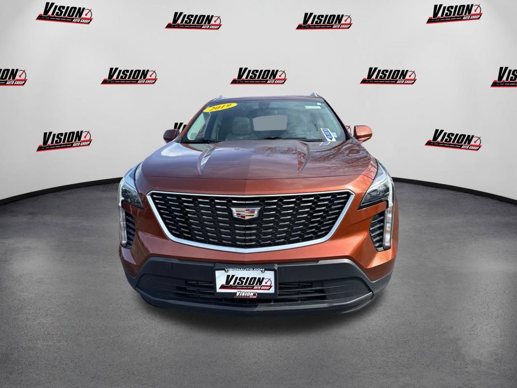 Used 2019 Cadillac XT4 Luxury w/ Cold Weather Package image 2