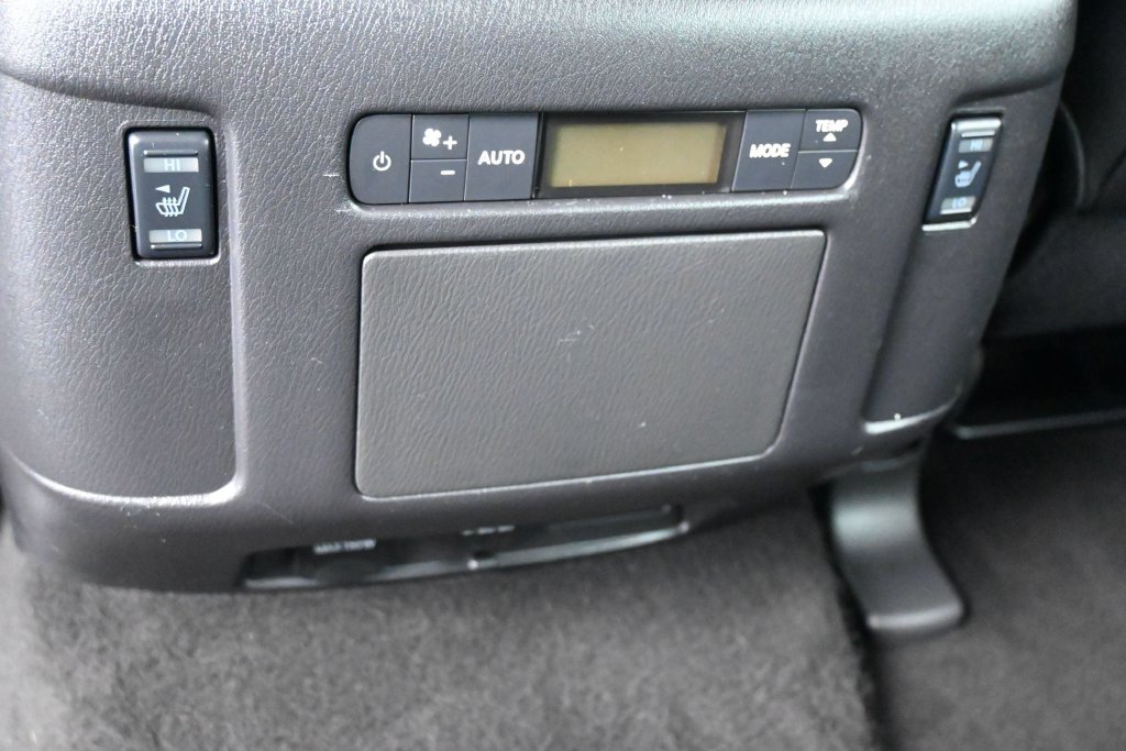 Used 2022 Nissan Armada Platinum w/ Captain's Chairs Package RWD image 19