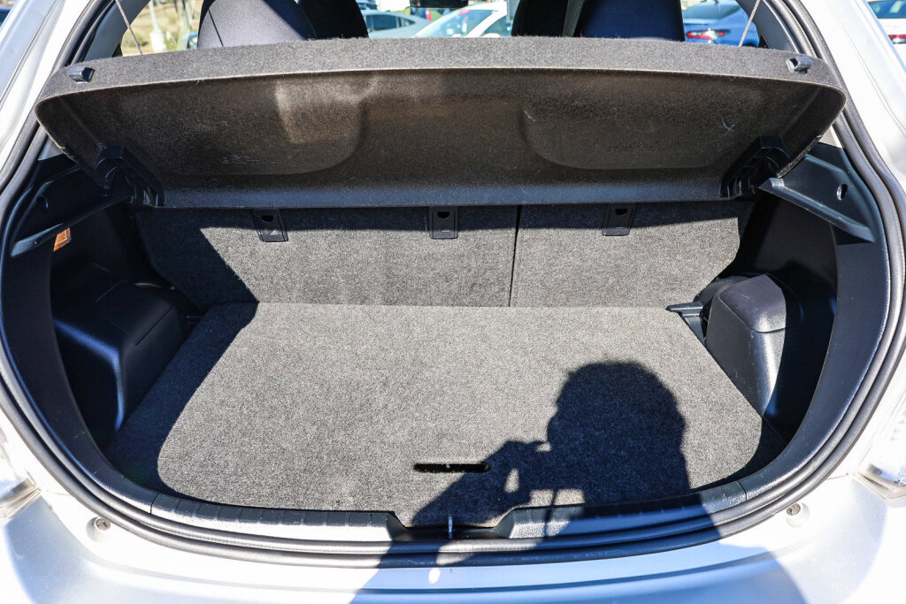 Used 2013 Toyota Yaris LE image 26