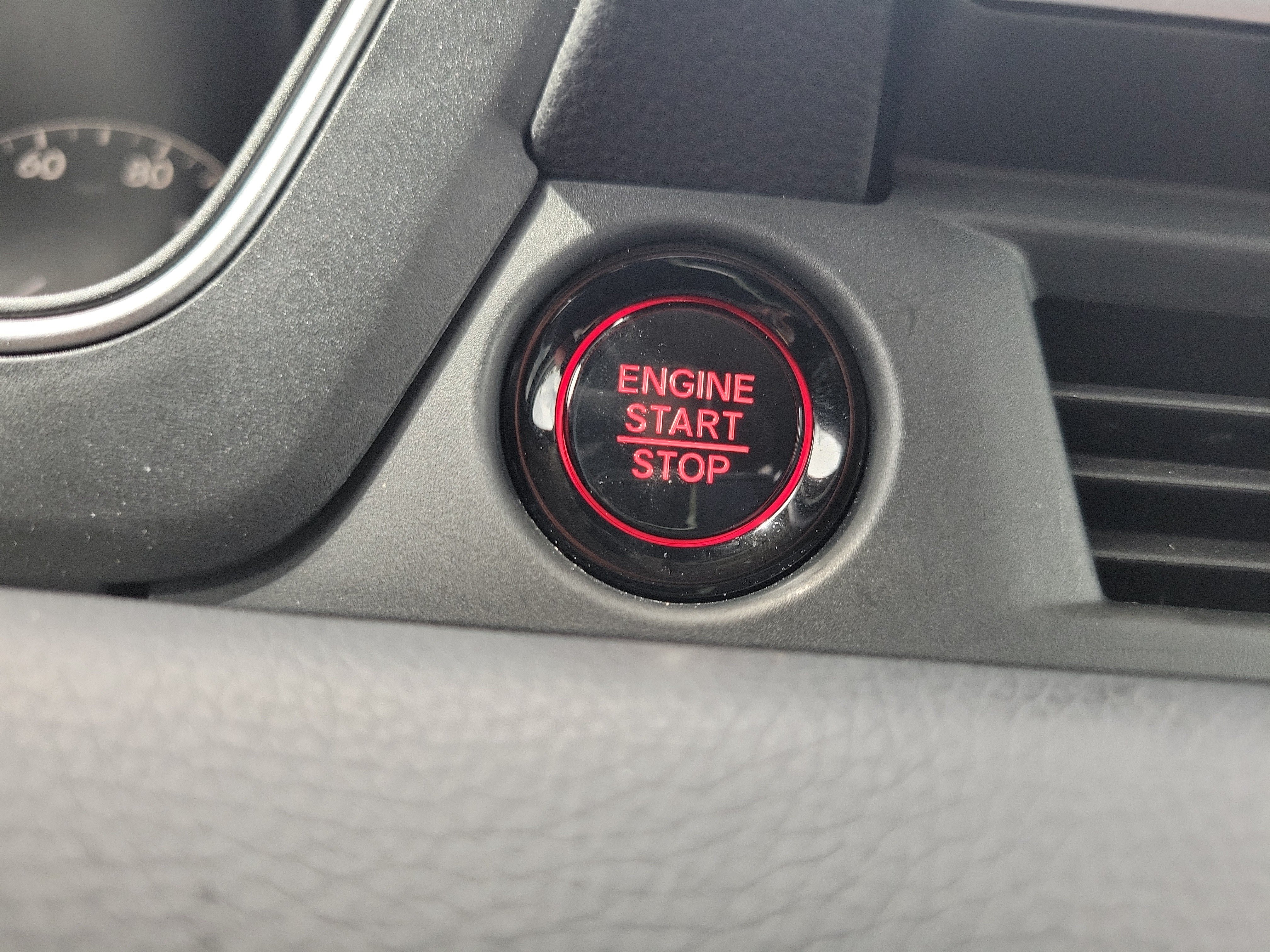 Used 2025 Honda Pilot Touring image 32
