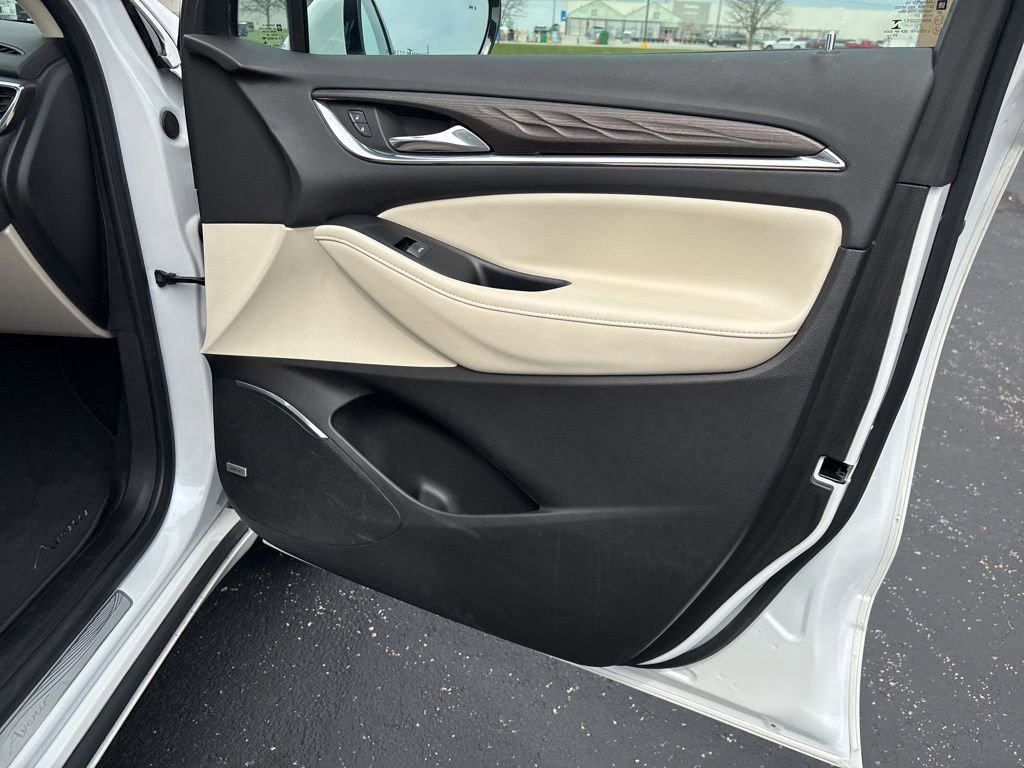 Used 2023 Buick Enclave Avenir w/ Avenir Technology Package AWD/4WD image 39