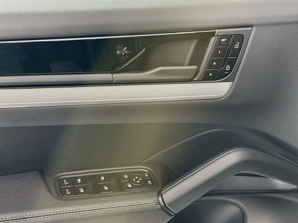 Certified 2026 Porsche Cayenne Coupe AWD/4WD image 19