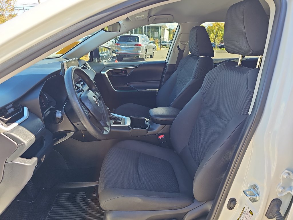 Used 2024 Toyota RAV4 LE AWD/4WD image 10
