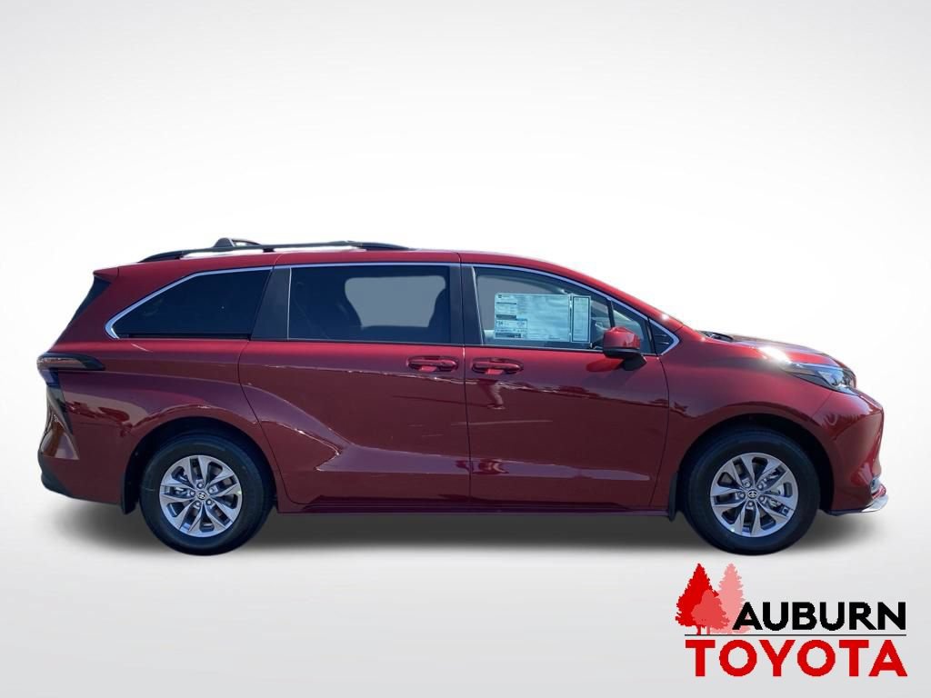 New 2026 Toyota Sienna LE FWD image 2