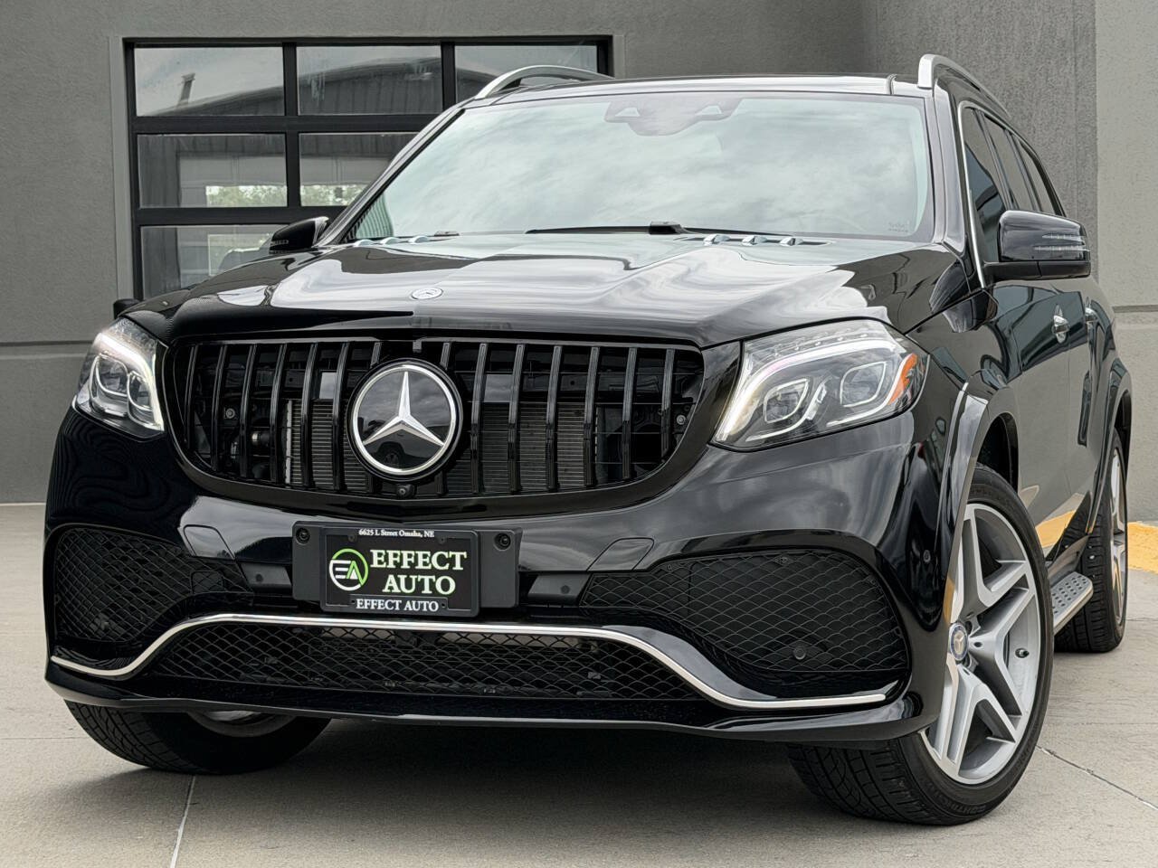 Used 2017 Mercedes-Benz GLS 550 4MATIC image 3