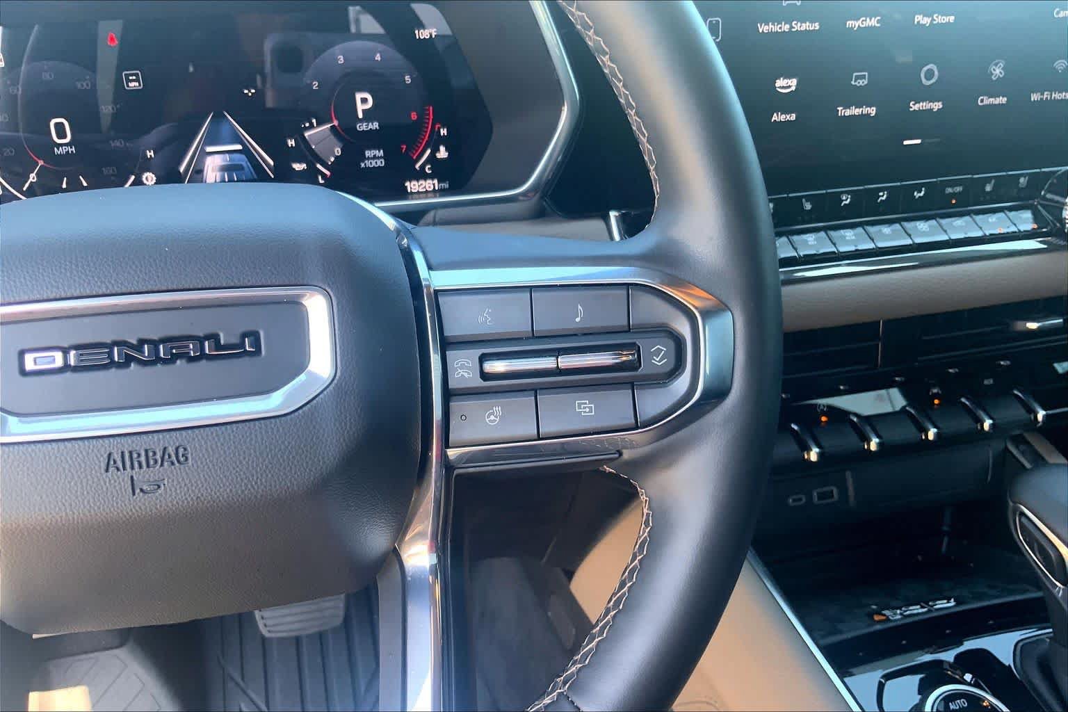 Certified 2025 GMC Canyon Denali AWD/4WD image 24