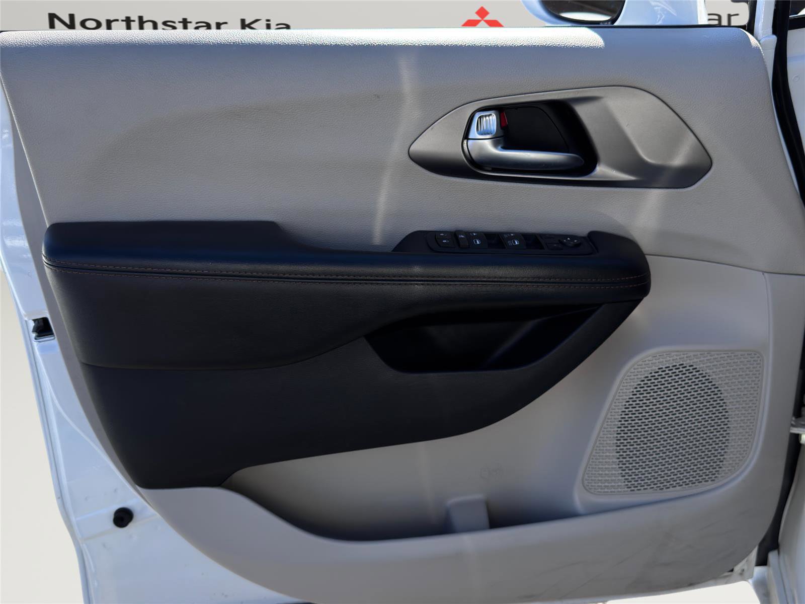 Used 2020 Chrysler Pacifica Touring image 24