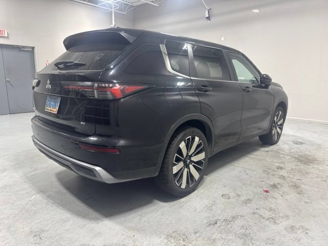 Used 2025 Mitsubishi Outlander SE FWD image 5