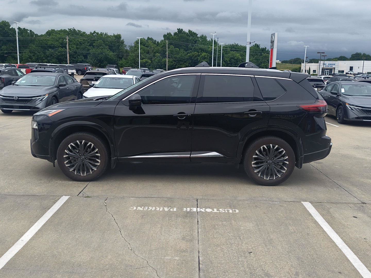 Used 2025 Nissan Rogue Platinum w/ Platinum Premium Package FWD image 4
