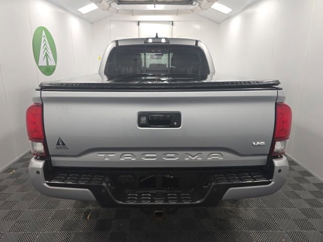 Used 2018 Toyota Tacoma TRD Off-Road w/ Technology Package AWD/4WD image 18