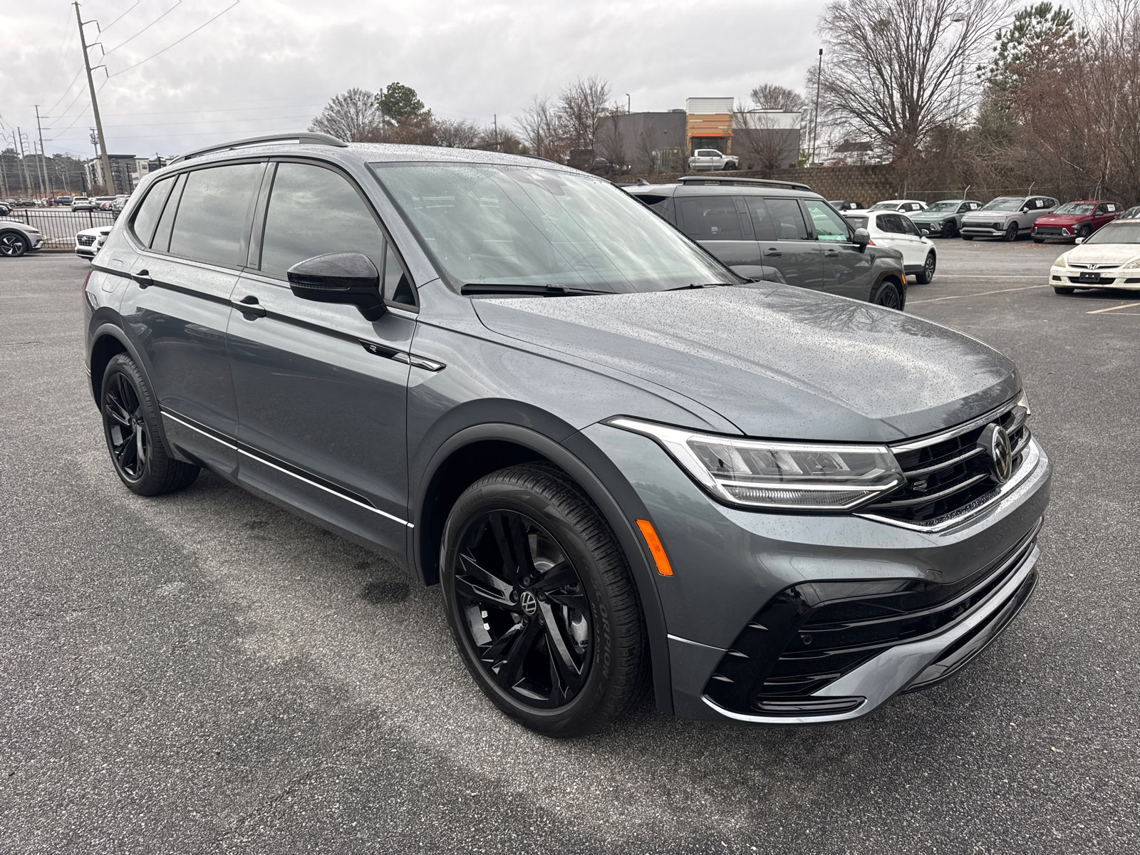 Used 2024 Volkswagen Tiguan SE R-Line image 3