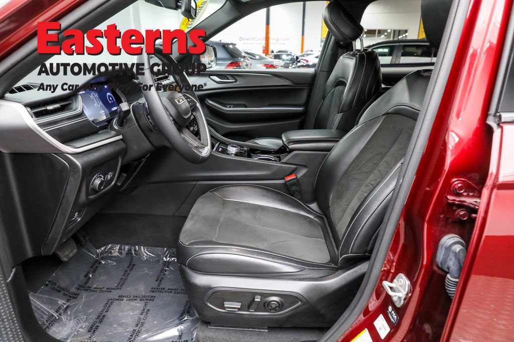 Used 2023 Jeep Grand Cherokee L Laredo image 14