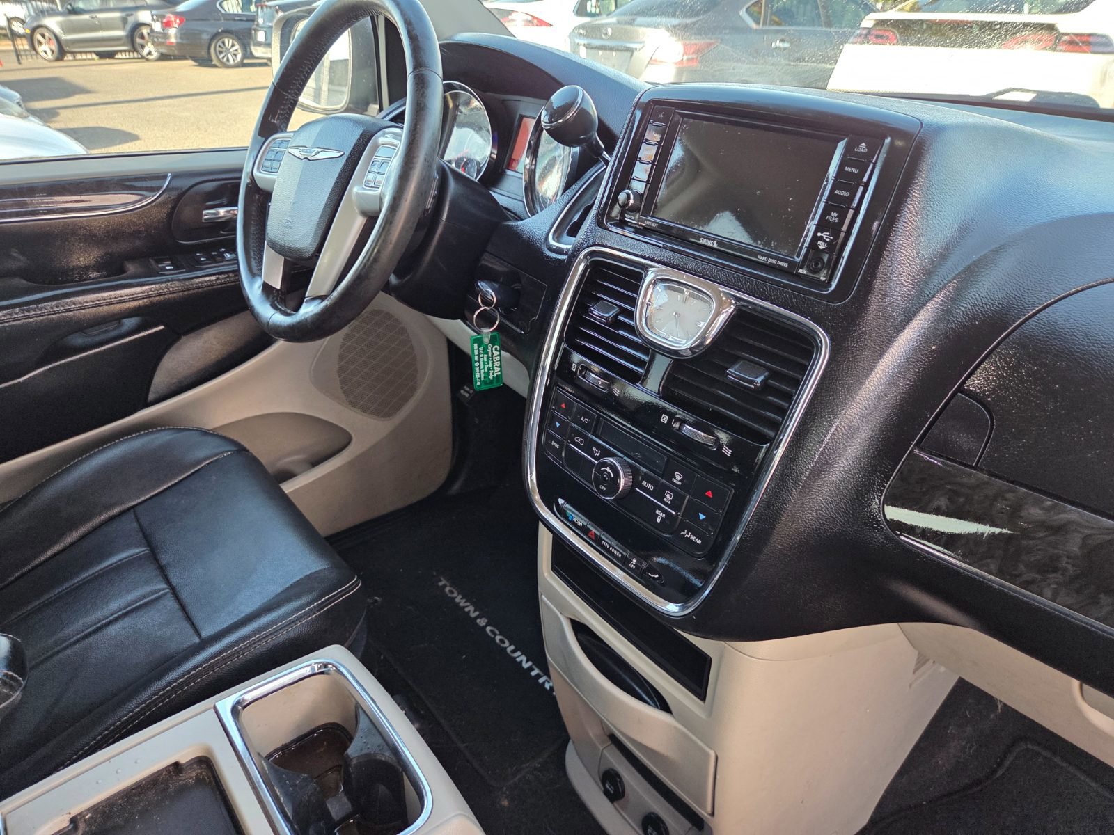 Used 2014 Chrysler Town & Country Touring image 13