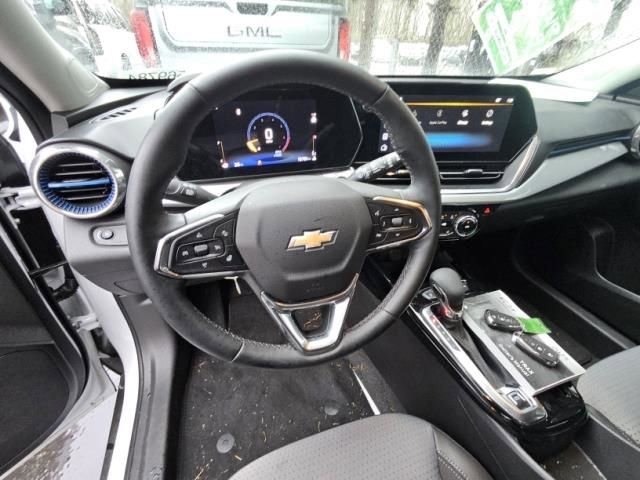 Used 2025 Chevrolet Trax LT w/ Driver Confidence Package FWD image 4