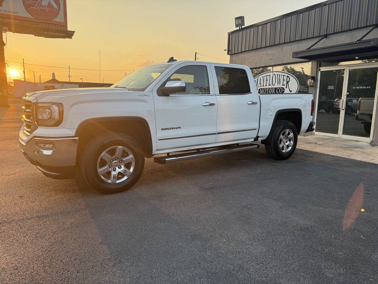Used 2017 GMC Sierra 1500 SLT AWD/4WD image 4