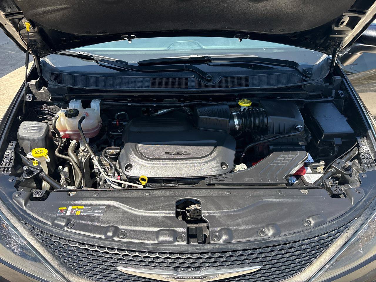 Used 2023 Chrysler Voyager LX FWD image 23