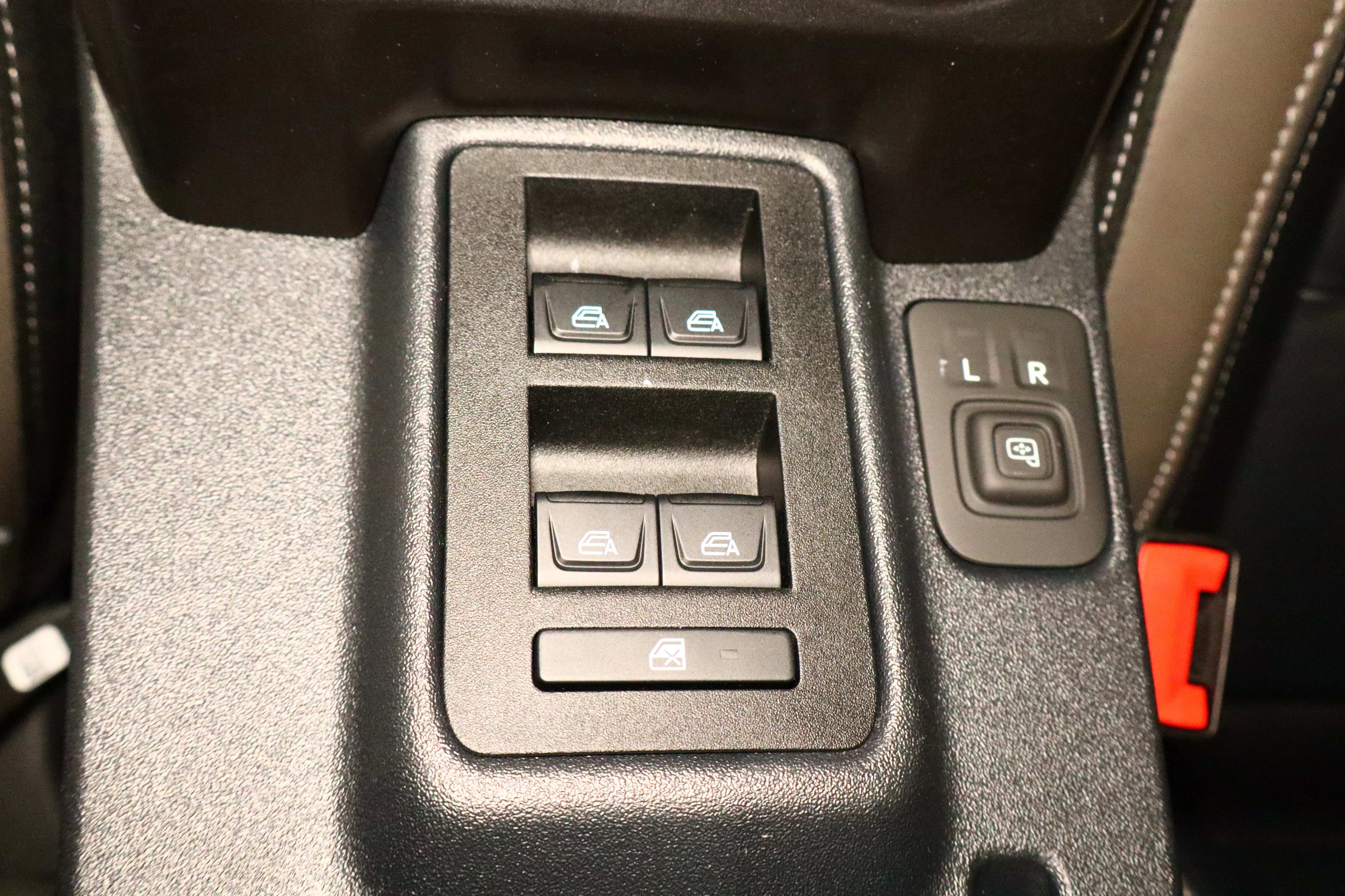Used 2025 Ford Bronco Outer Banks w/ Sasquatch Package image 29