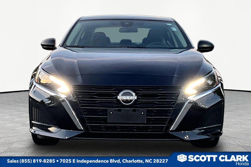 Used 2025 Nissan Altima 2.5 SV AWD/4WD image 2