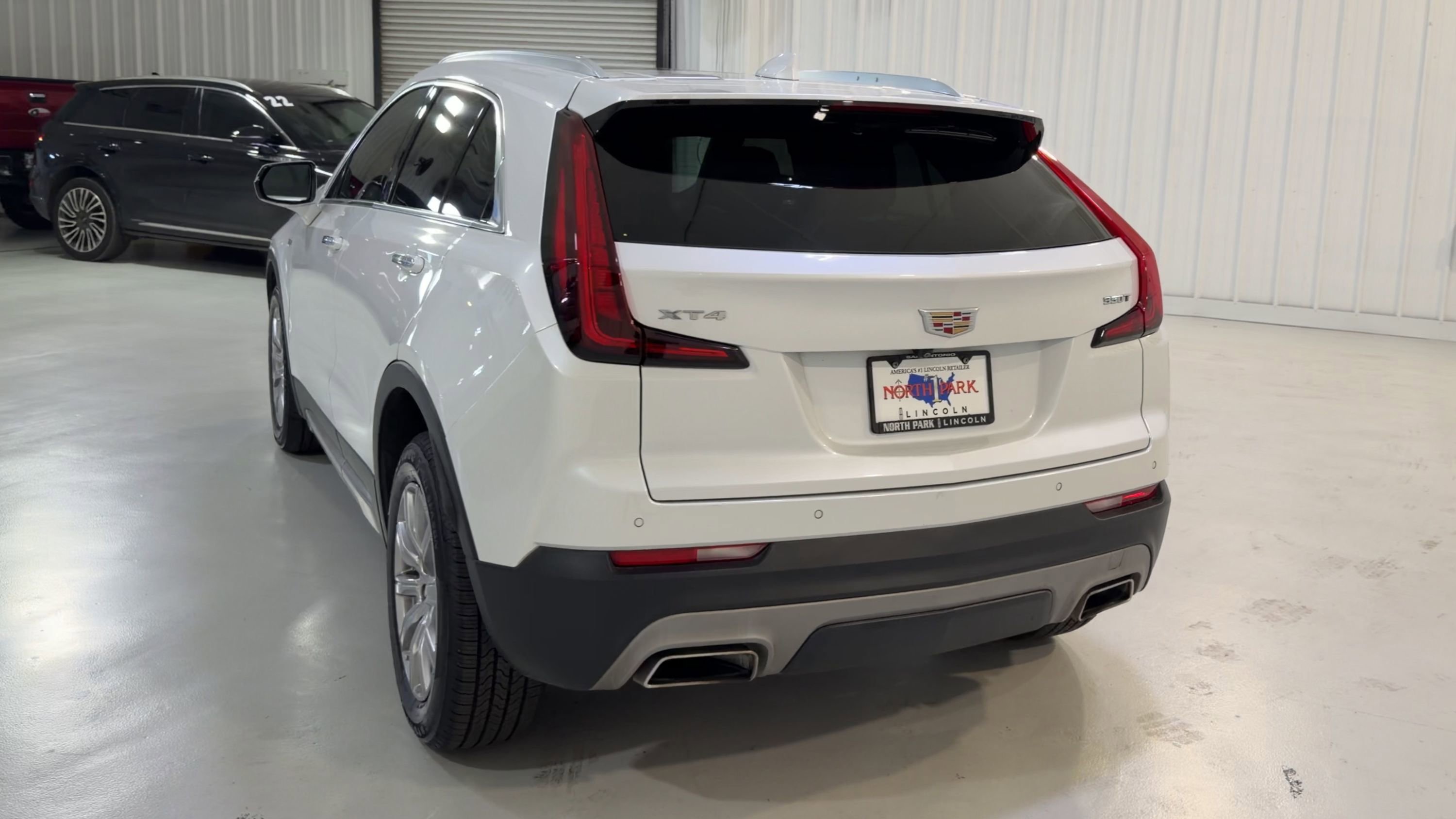 Used 2023 Cadillac XT4 Premium Luxury FWD image 8