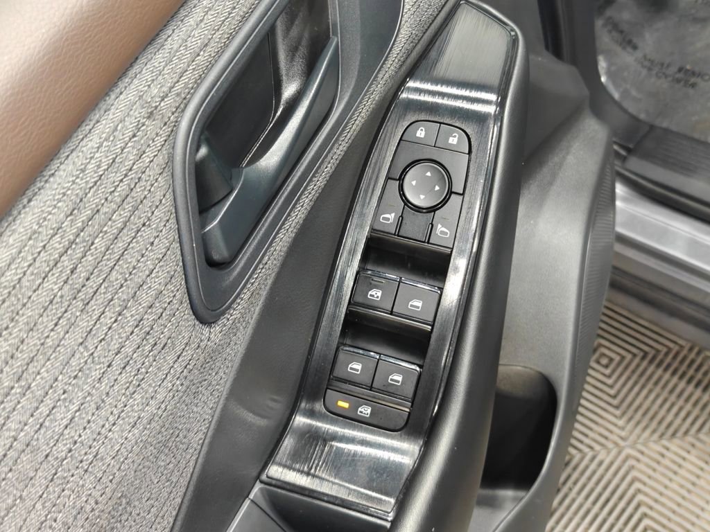 Used 2023 Nissan Rogue S image 40