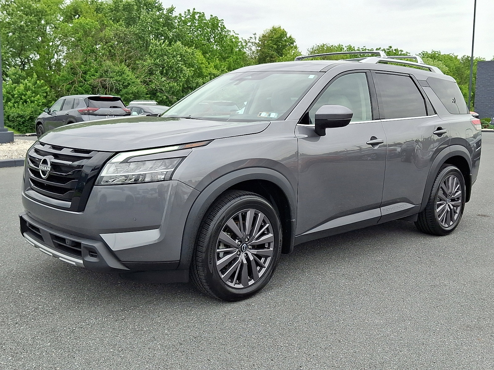 Certified 2023 Nissan Pathfinder SL w/ SL Premium Package AWD/4WD image 3